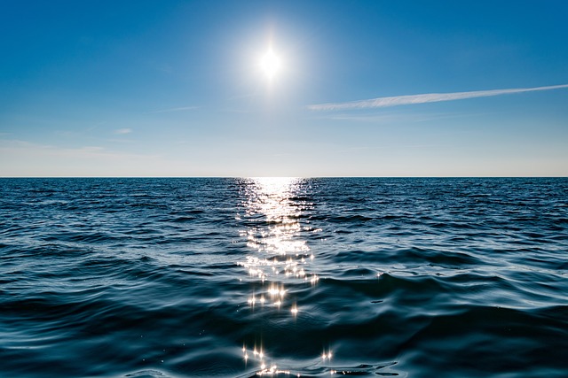 море